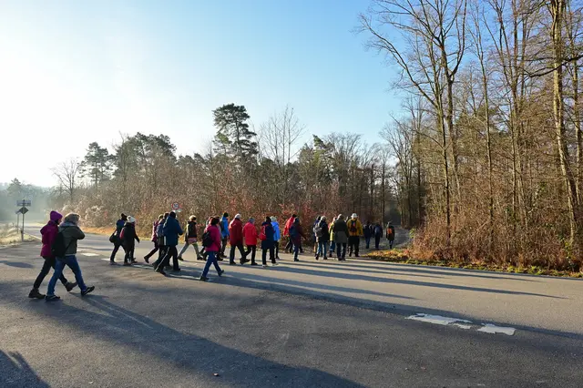 Flott geht es über die Straße. | Foto: Michael Harmsen