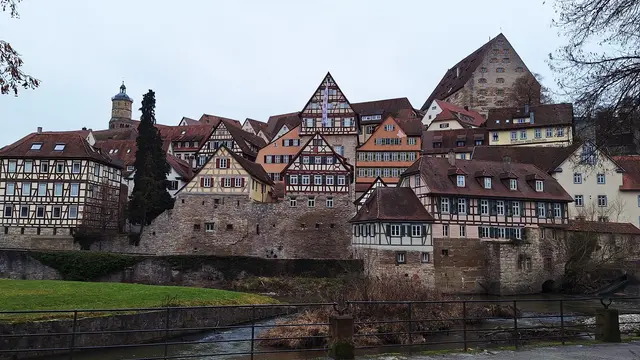 Blick über den Kocher auf die Altstadt mit den wunderschönen jahrhunderten alten Häuser | Foto: Albverein Weinsberg