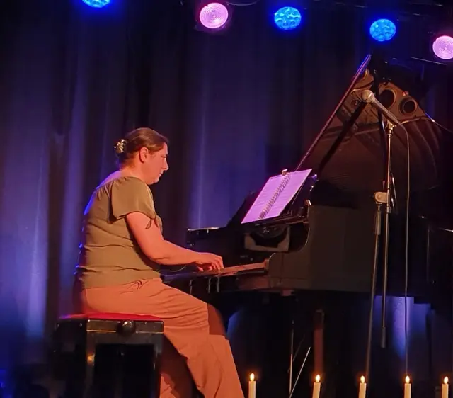 Für die musikalische Umrahmung sorgte Frau Friesen von der Musikschule Harfmann in Brackenheim | Foto: Eigenes Bildmaterial