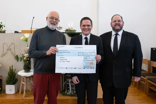 Bild: von links: Hans Hambücher, Benjamin Danner und Carsten Renz  | Foto: Quelle: Neuapostolische Gemeinde