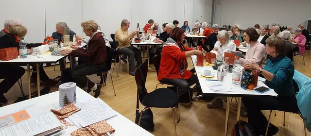 Nun dürfen alle auspacken- die Spannung steigt!  | Foto: Foto privat