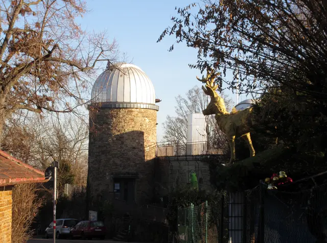 Weit über die Emil-Molt-Staffel hinaus ging es an der von ihm gegründeten ersten Waldorf-Schule, benannt nach seiner Zigarettenfabrik Waldorf-Astoria, vorbei hinauf zur Uhlandshöhe und Sternwarte | Foto: WandernGabyErich