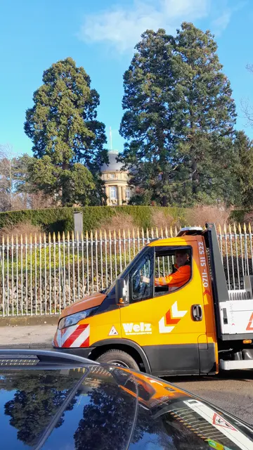 Der Herr sah uns fotografieren und wollte sehr gerne auch mal abgelichtet werden. Ob er es in die Zeitung schafft? | Foto: WandernGabyErich