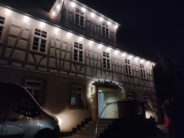 Rathaus in Untergruppenbach. Dort war an den Adventswochenenden Glühweinausschank und Essenstände von den verschiedenen Vereinen. | Foto: Daniela Somers