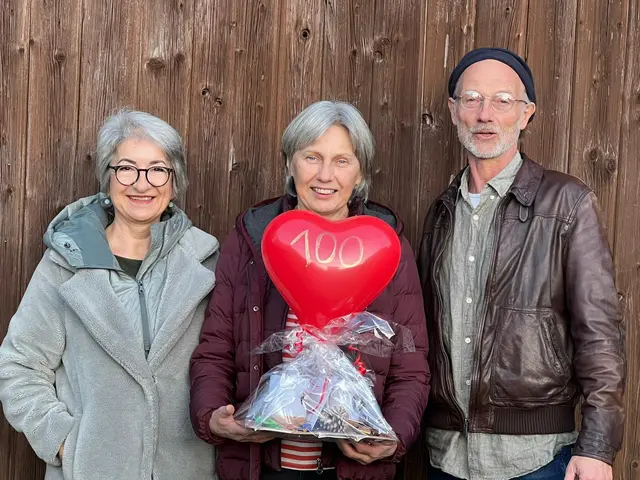 Begrüßung unseres 100. Mitglieds: von li. Claudia Betz, Karin Krauß, Mathias Ullrich | Foto: Foto: privat