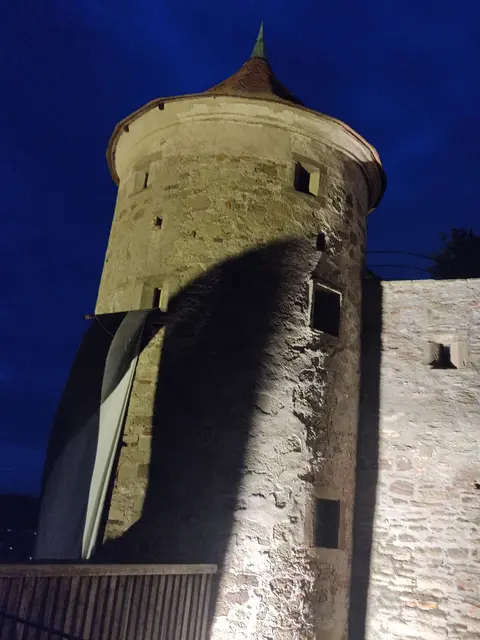Überall ist die Burg auch mit Fahnen geschmückt. | Foto: Daniela Somers