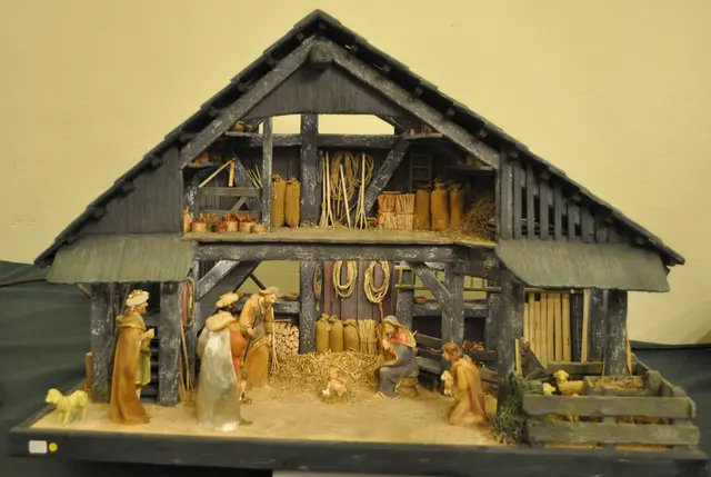 Wunderschöne Krippen. Zum Verkauf ausgestellt auf dem Mittelaltermarkt Burg Stettenfels. | Foto: Daniela Somers