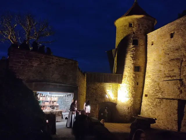 Noch ist es ruhig im Burghof. | Foto: Daniela Somers