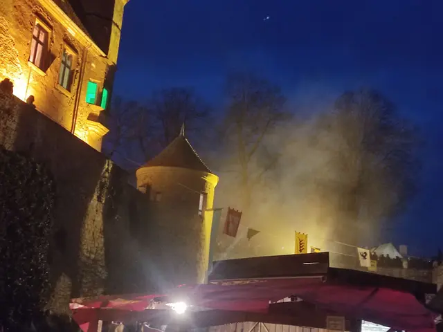 Der Rauch kündigt schon die Krampusse an. | Foto: Daniela Somers