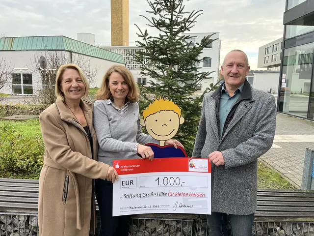 Bild: von links: Gerd Waldenmaier, Britta Emde und Ute Waldenmaier | Foto: Quelle: Stiftung