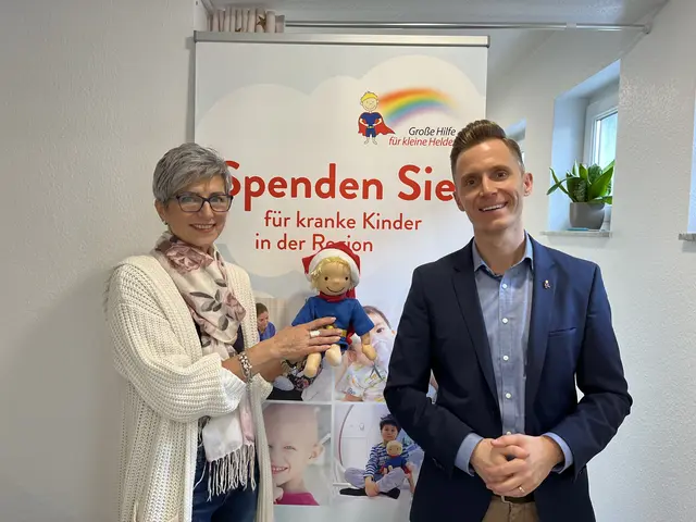 Bild: von rechts: Jonas Banar und Martina Zappel  | Foto: Quelle: Stiftung