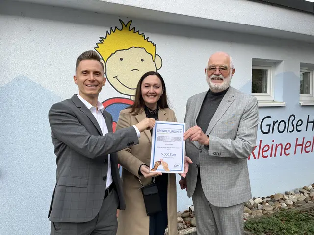 Bild: von links: Jonas Banar, Veronika Vutuc und Hans Hambücher | Foto: Quelle: Stiftung