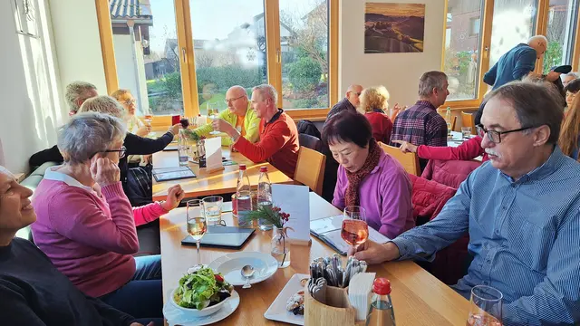 In geselliger Runde  | Foto: Monika Breusch