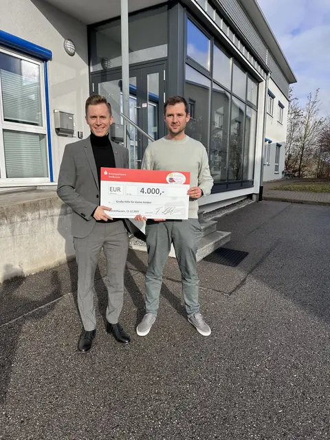 Bild: von links: Felix Dieffenbacher und Jonas Banar | Foto: Quelle: Dieffenbacher Maschinenfabrik GmbH