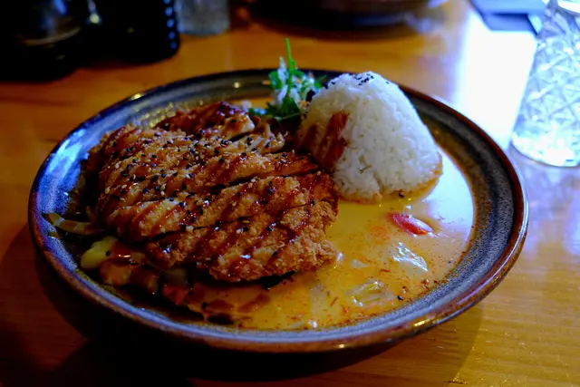 Hähnchen mit Gemüse und Reis  | Foto: Eduard Warenik