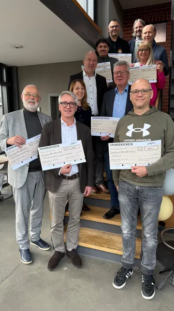 Bild: von links: Nico Härdtner, Stefanie Härdtner und Hans Hambücher  | Foto: Quelle: Bäckerei Härdtner