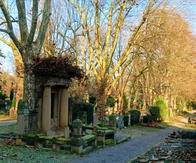 Eine imposante Grabstätte mit Säulen wie bei einem Tempel.   | Foto: sigischlottke