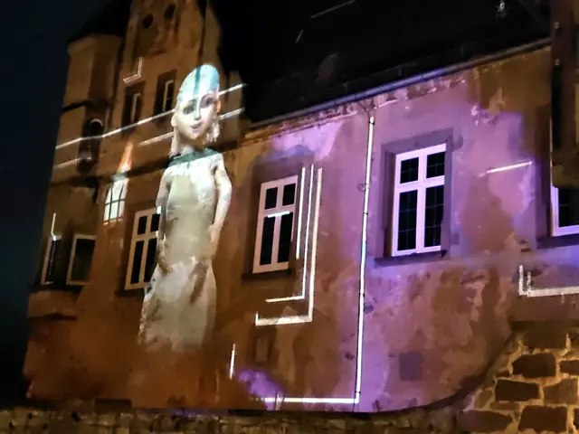 Der Geist Fiona führt durch die Burg und die Geschichten | Foto: Daniela Somers