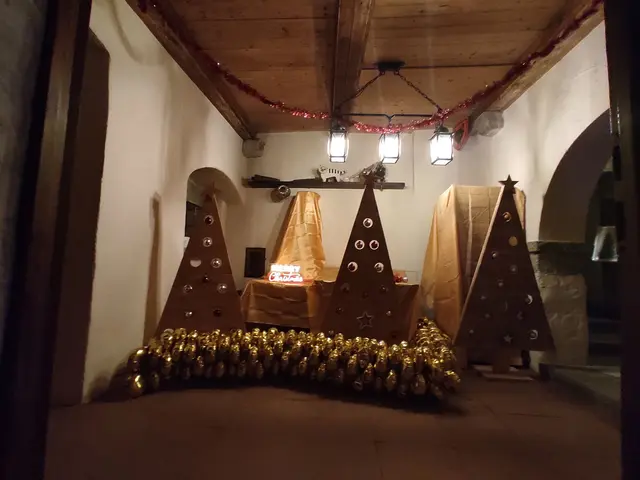 Auch zwischen den einzelnen Stationen ist die Burg schön dekoriert. | Foto: Daniela Somers