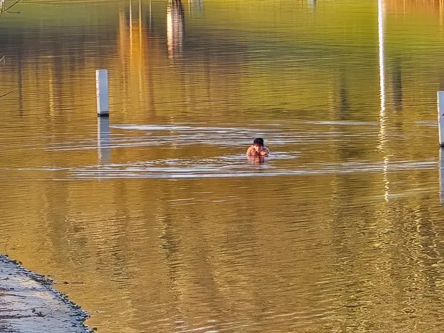 Ich war ziemlich weit entfernt von dem jungen Mann, deshalb ist das Foto ziemlich unscharf, dafür musste ich das Gesicht nicht verpixeln. | Foto: Heidrun Rosenberger