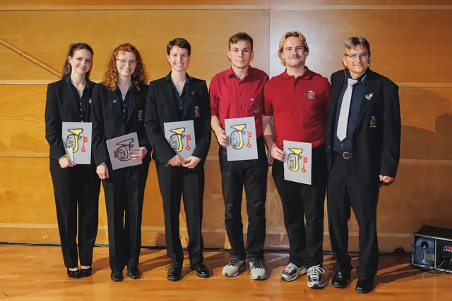 Ann-Kathrin Hader, Tina Weidmann, Jule Hauser, Christoph Sattelmayer, Johannes Wagner und Harald Weidmann (v.L.) | Foto: Maximilian Gauger