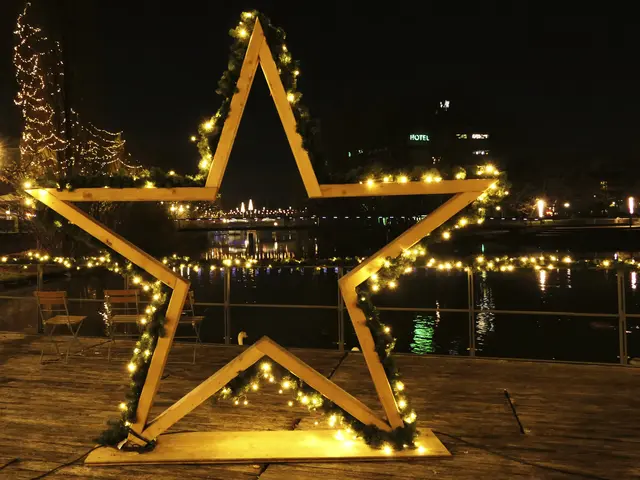 Weihnachtsdeko auf der Neckarebühne | Foto: KHW