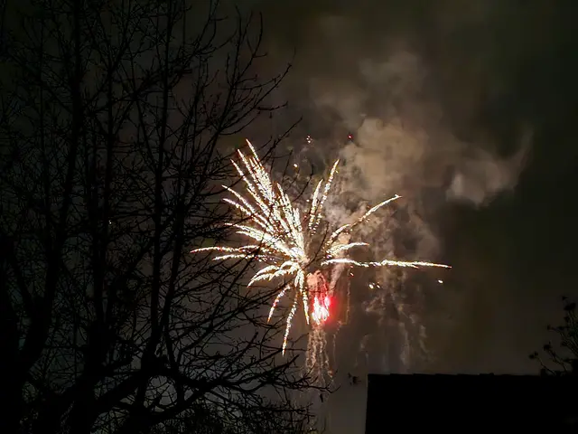 Mit Feuerwerk.... | Foto: Heidrun Rosenberger