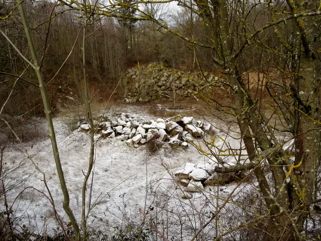 Der Steinbruch Schwaigern-Niederhofen darf nicht betreten werden, das ist bei den Gesteinsbrocken, die hier lagern auch sehr gefährlich. | Foto: Wandern Gaby Erich