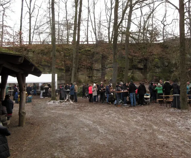 Windgeschützt und angenehm ist der Aufenthalt im Steinbruch | Foto: Wandern Gaby Erich