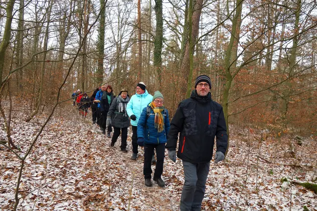 Auf dem mit Rauhreif bedeckten Hornwaldweg. | Foto: Isolde Reitz
