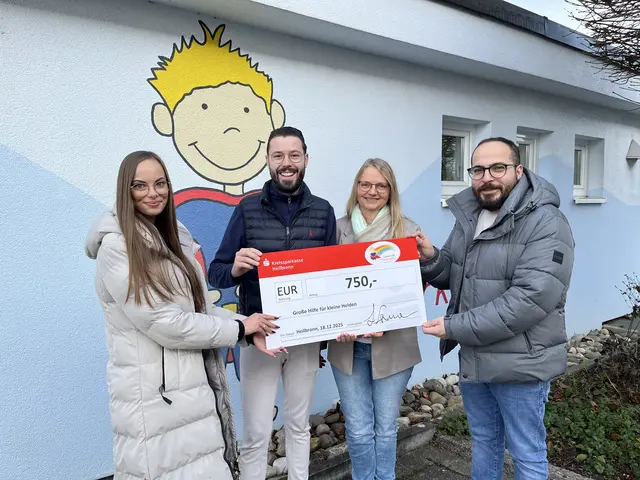 Bild: von links: Lea Wolter, Florian Sommer, Irina Riedel und Cihan Bozdag  | Foto: Quelle: Stiftung