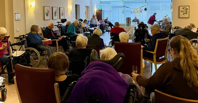 Mit Neujahrsbrezeln, besten Wünschen und Musik von Wolfgang Eberwein begrüßte das ASB-Haus in Schwaigern das neue Jahr. | Foto: ASB Region Heilbronn-Franken