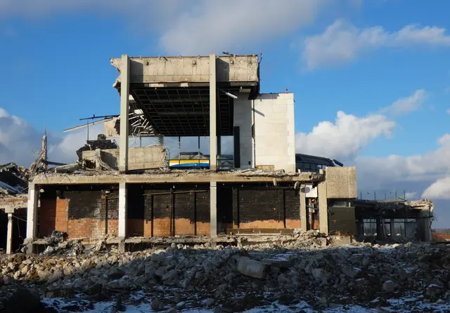 Von weitem sieht man noch eine bunte Aufschrift im ehemaligen Inneren des RappSoDie.  | Foto: sigischlottke