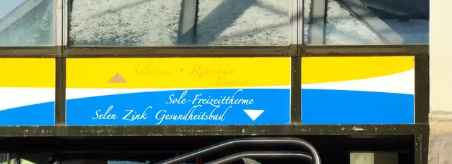 .... so wie diese Aufschrift. 
Das war das Selen-Zink-Gesundheitsbad - das war ein Wohlfühlbadebecken. Ich kann mich gut daran erinnern.  | Foto: sigischlottke