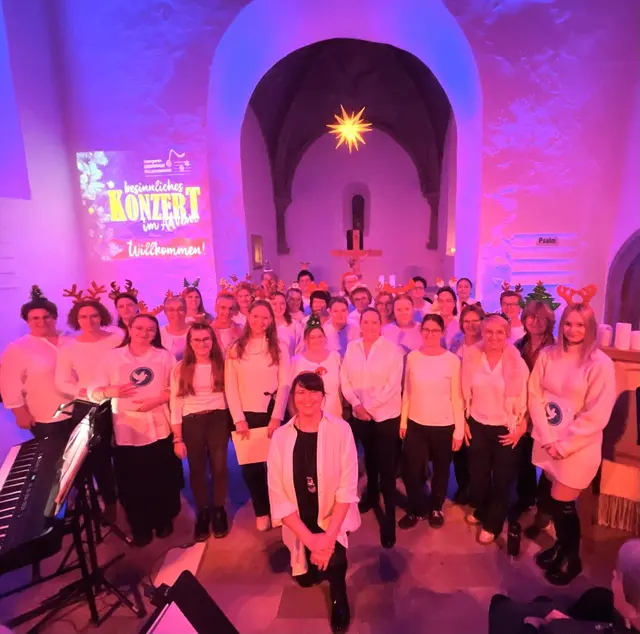 Nelli Holzki mit En Vogue und Young Vogue | Foto: Liederkranz Frauenzimmern