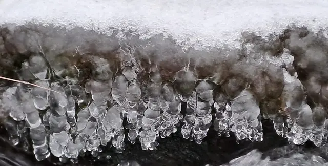 (Eis-)Perlenspiel unter Eisdecke | Foto: Andreas Odey