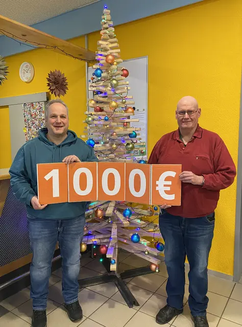 Von links: Jugendpfleger Eric Fuchs und ÖDP-Stadtrat Axel Jänichen im Bad Rappenauer Jugendhaus   | Foto: Klaus Ries-Müller