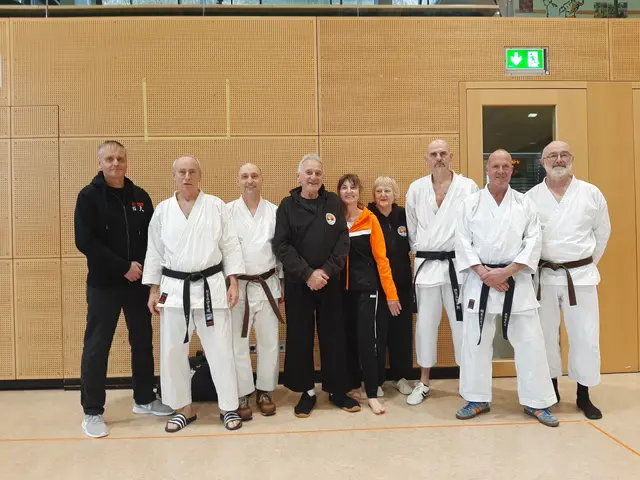 SV-Experte Jürgen Kestner (ganz links) und die Teilnehmer des Karatevereins Eppingen beim Selbstverteidigungslehrgang in Hardthausen: (v.l.) Alfred Keller, Uwe Neudeck Jürgen Antritter, Elke Rannalter, Angelika Autenrieth, Jens Haar, Steffen Kuhn, Friedbert Kretzler | Foto: Karateverein Eppingen