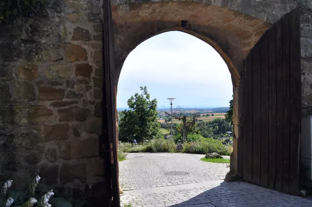 Sinsheim Burg Steinsberg. Tor zum Burghof. | Foto: Daniela Somers