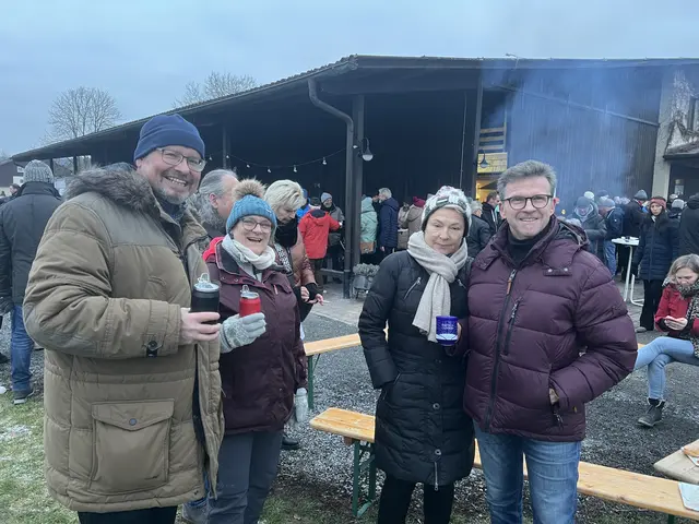 Gute Stimmung beim Glühweintreff der Fleiner Bürgerstiftung | Foto: Roland Gärtner