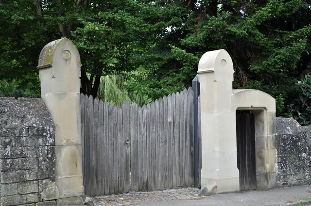 Babstadt (Bad Rappenau) Schlossmauer mit Tor. | Foto: Daniela Somers