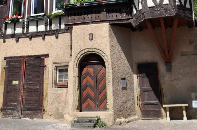 Lauffen. An diesem alten Haus sieht man auch gleich drei Türen.  | Foto: Daniela Somers