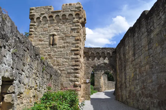 Sinsheim, Burg Steinsberg. Hier wandelt man durch viele Tore bis man die Burg erreicht hat. | Foto: Daniela Somers