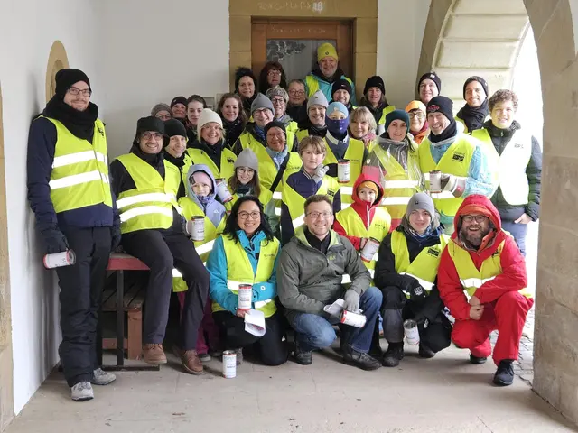 Je mehr Helfer, desto schneller ist man fertig - Chor Sunrise mit Helfern bei der Christbaumsammlung in Kirchhausen | Foto: Private Aufnahme