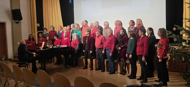 ...gleich füllt sich der Saal zum WeihnachtsMitsingKonzert 2025 | Foto: Angelika Rampmeier