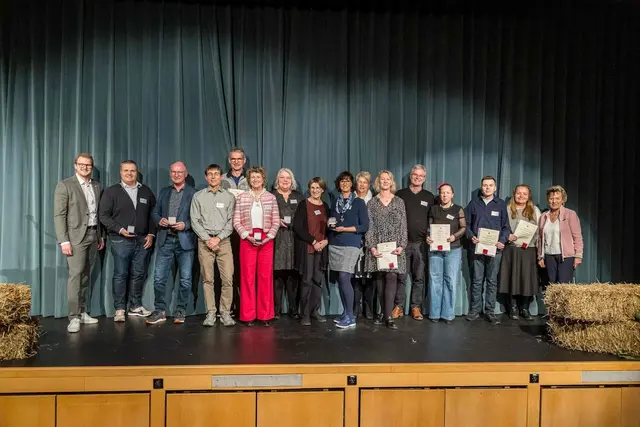 Geehrte Blutspenderinnen und Blutspender sowie Trägerinnen und Träger der Johannes-Nefflen-Medaille beim Neujahrsempfang 2026. | Foto: Dr. Qingwei Chen 