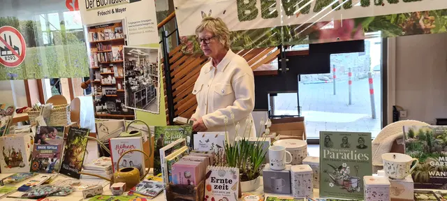 Karin Fröschl vom Buchladen Schwaigern - immer eine kompetente Beraterin | Foto: Hilde Mayer
