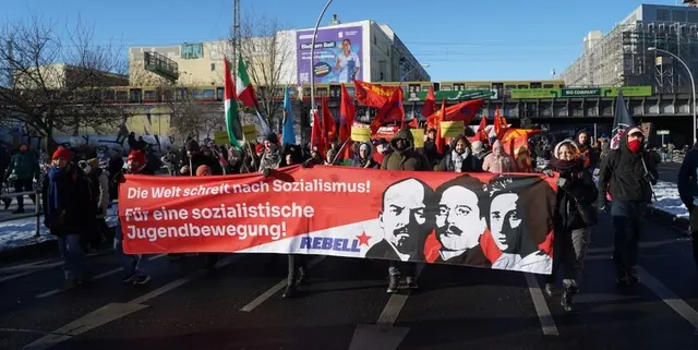 Die jährliche LLL-Demo in Berlin ist in Europa die größte Demonstration für den Sozialismus. Sie bezieht sich auf die historischen Vorbilder von W.I.Lenin, Karl Liebknecht und Rosa Luxemburg. In Erinnerung an die Ermordung von Liebknecht und Luxemburg im Januar 1919 findet sie jeweils am zweiten Januar-Wochenende in Berlin statt.  | Foto: MLPD