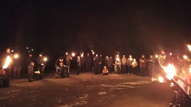Eine Gruppe von Kindern mit Eltern vom TV Horkheim lauschten gespannt dem Schneemärchen von der geheimnisvollen Schneekugel. | Foto: Privat