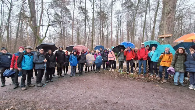 Gut beschirmt und gelaunt | Foto: Albverein Weinsberg